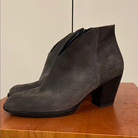 Paul Green Women's Gray Ankle Boots - Picture 2 of 4